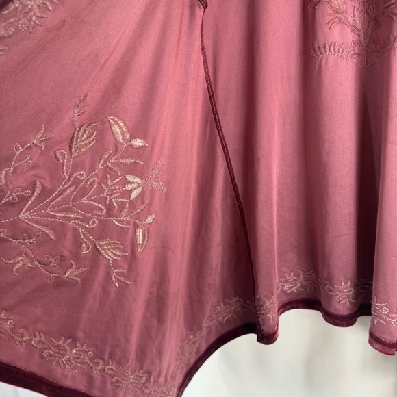 LA BELLUM HILLARY SCOTT Women's S Embroidered pink Velvet Open
Cardigan - Picture 8 of 14